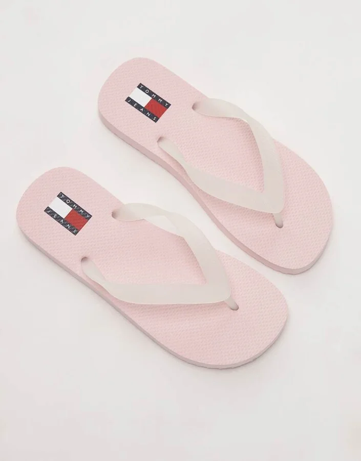 Tommy Jeans logo flip flops in baby pink - Image 2