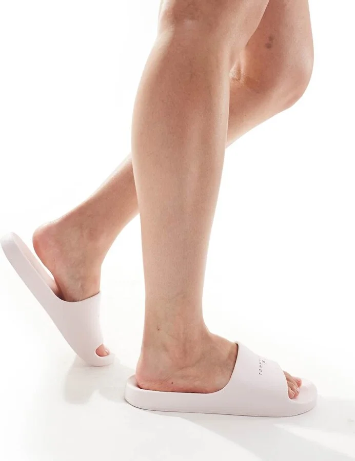 Tommy Jeans printed PU pool sliders in white - Image 4