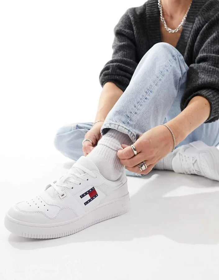 Tommy Jeans retro basket sneakers in white - Image 3