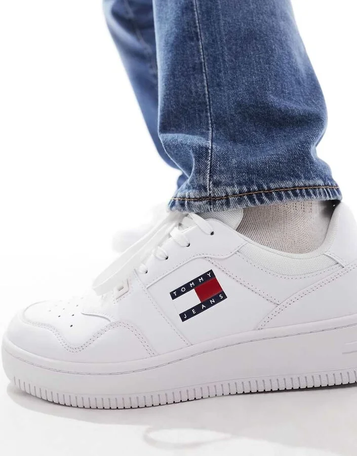 Tommy Jeans retro basket sneakers in white - Image 4