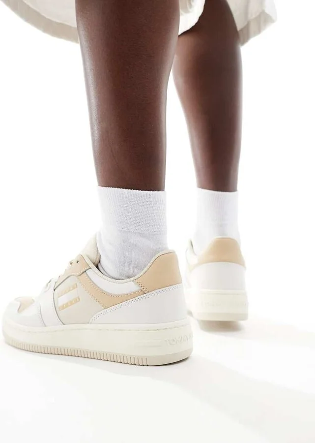 Tommy Jeans retro basket sneakers in white and neutrals - Image 2