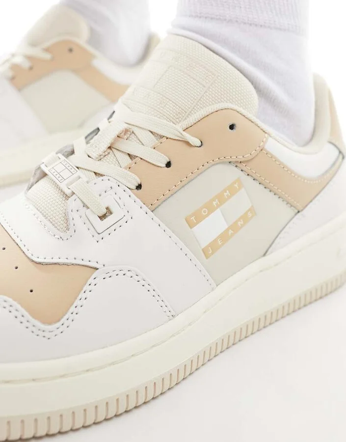 Tommy Jeans retro basket sneakers in white and neutrals - Image 4