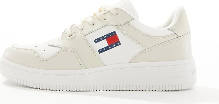 Tommy Jeans Retro basketball essential sneakers in off white - Image 2