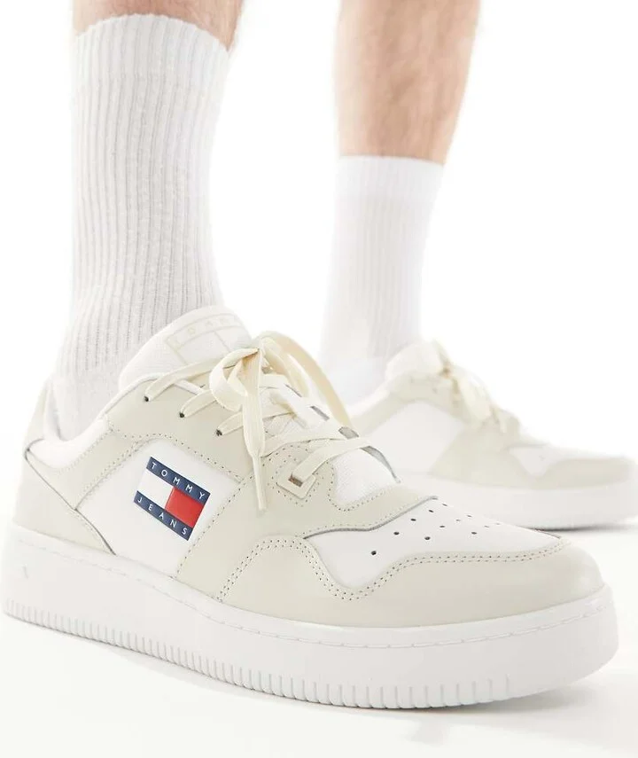 Tommy Jeans Retro basketball essential sneakers in off white - Image 3