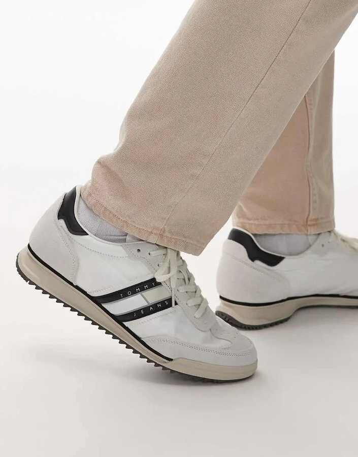 Tommy Jeans retro runner cleat sneakers in white and black - Image 4