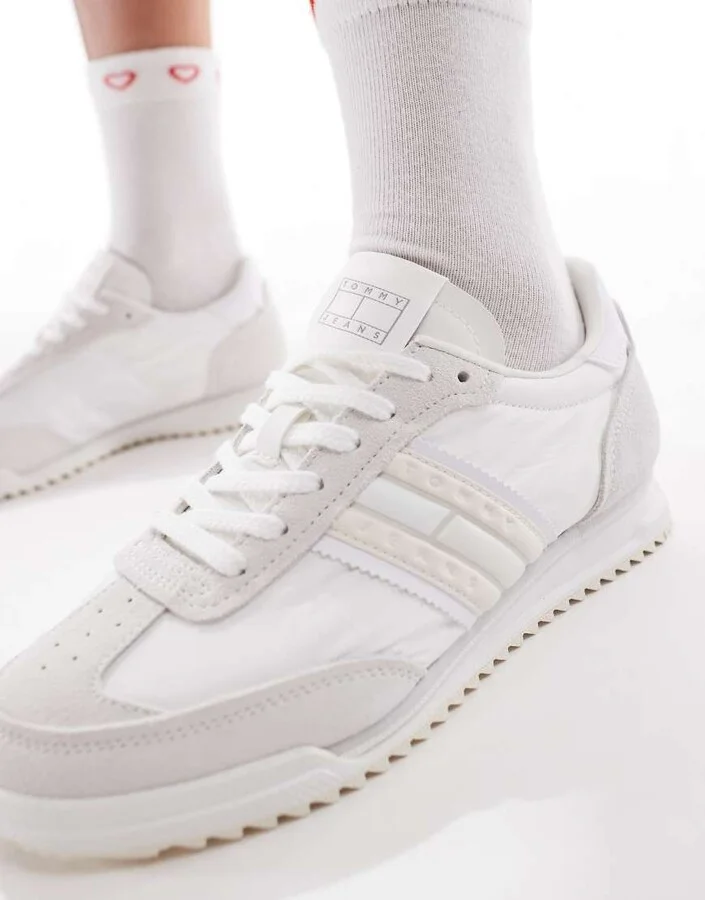 Tommy Jeans retro runner cleated sneakers in off white - Image 3