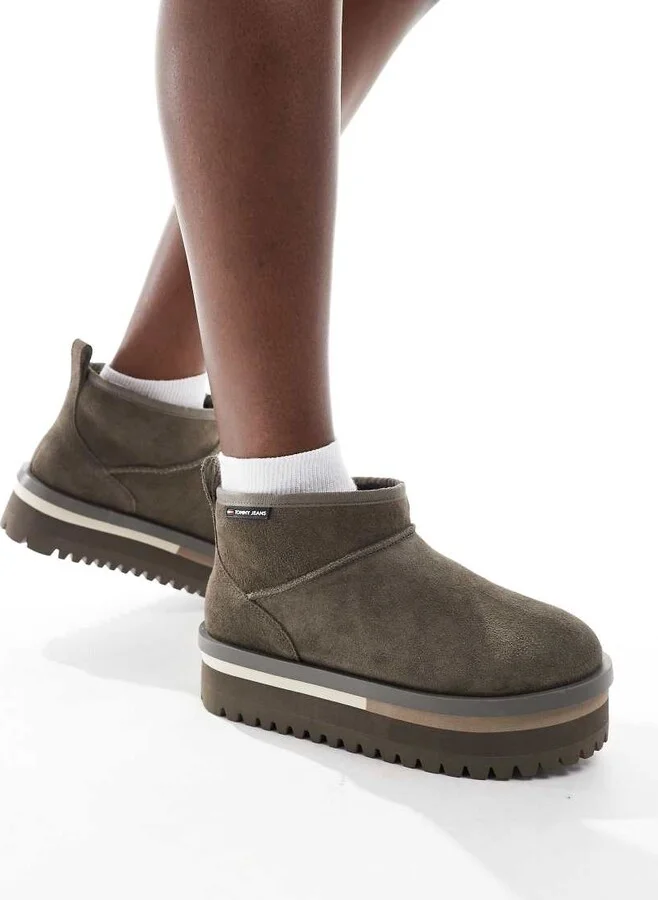 Tommy Jeans suede flatform boots in gray - Image 2