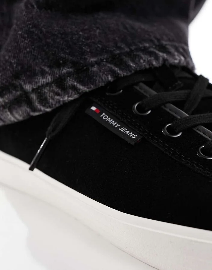 Tommy Jeans vulcanized suede sneakers in black - Image 2