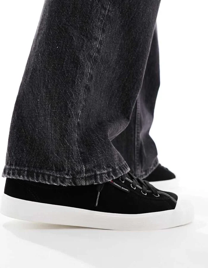 Tommy Jeans vulcanized suede sneakers in black - Image 4