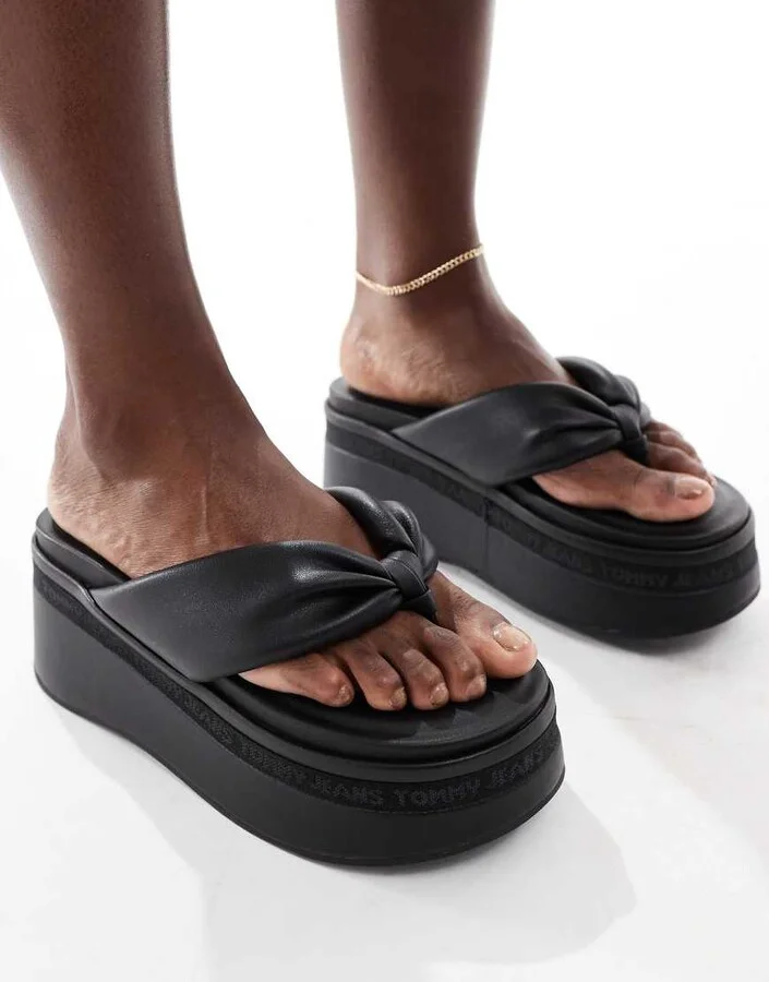 Tommy Jeans wedge sandals in black - Image 3