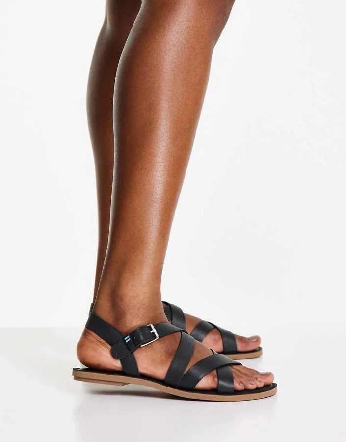 TOMS Sicily leather strappy flat sandals in black - Image 4