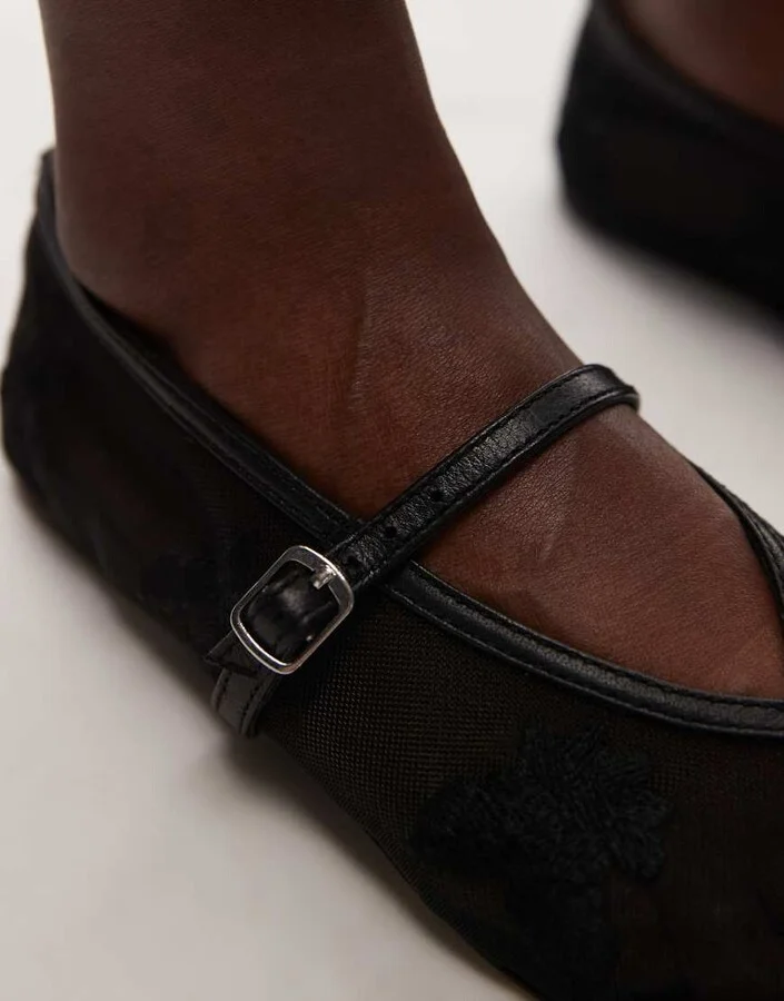 Topshop Alex embroidered flower ballet flats in black - Image 3