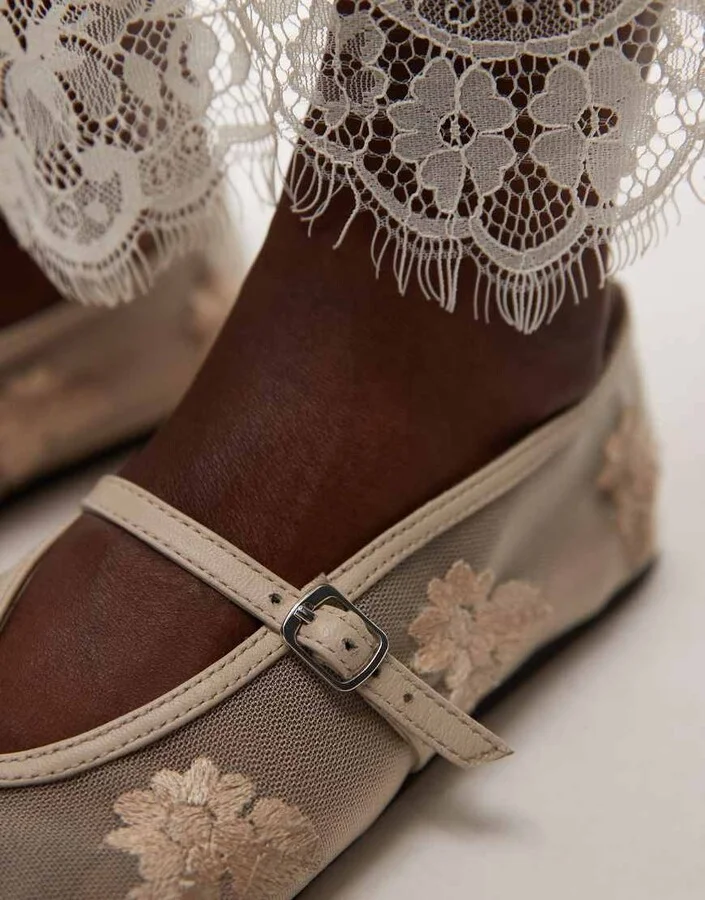 Topshop Alex embroidered flower ballet shoes in off white - Image 2