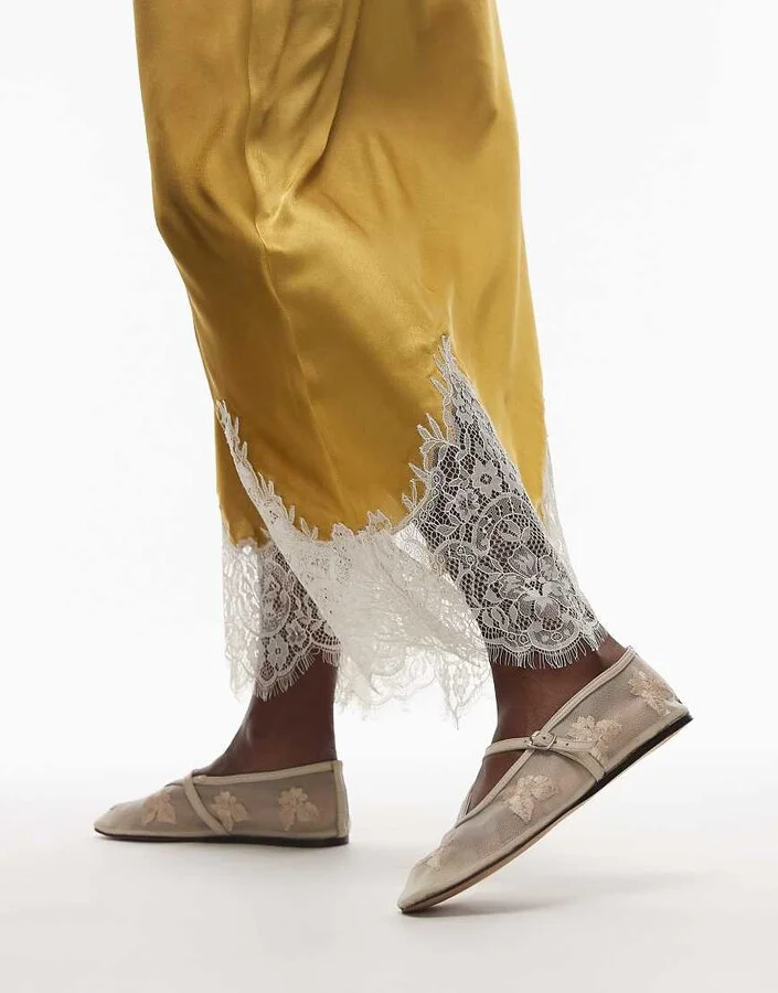 Topshop Alex embroidered flower ballet shoes in off white - Image 3