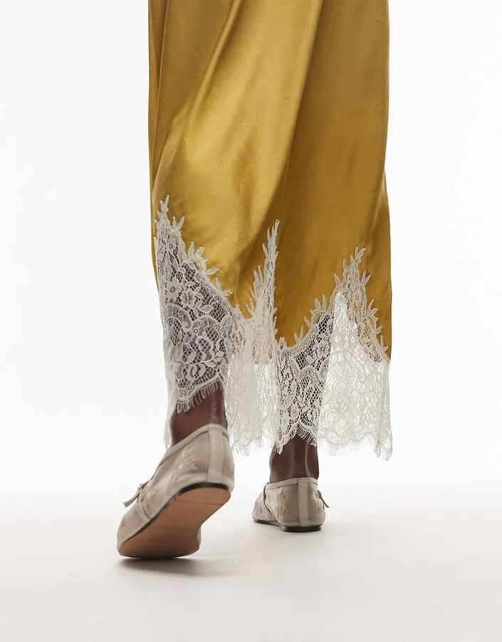 Topshop Alex embroidered flower ballet shoes in off white - Image 4