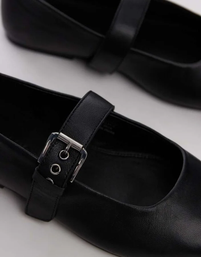 Topshop Cyndi leather square toe ballet flats with buckle detail in black - Image 2
