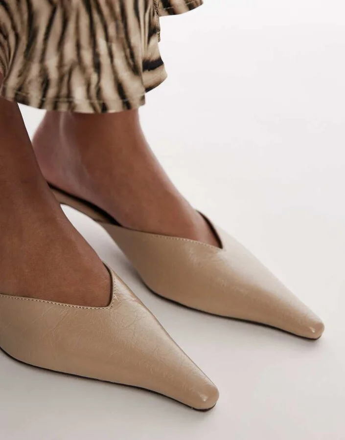 Topshop Dolly closed toe heels in taupe - Image 2