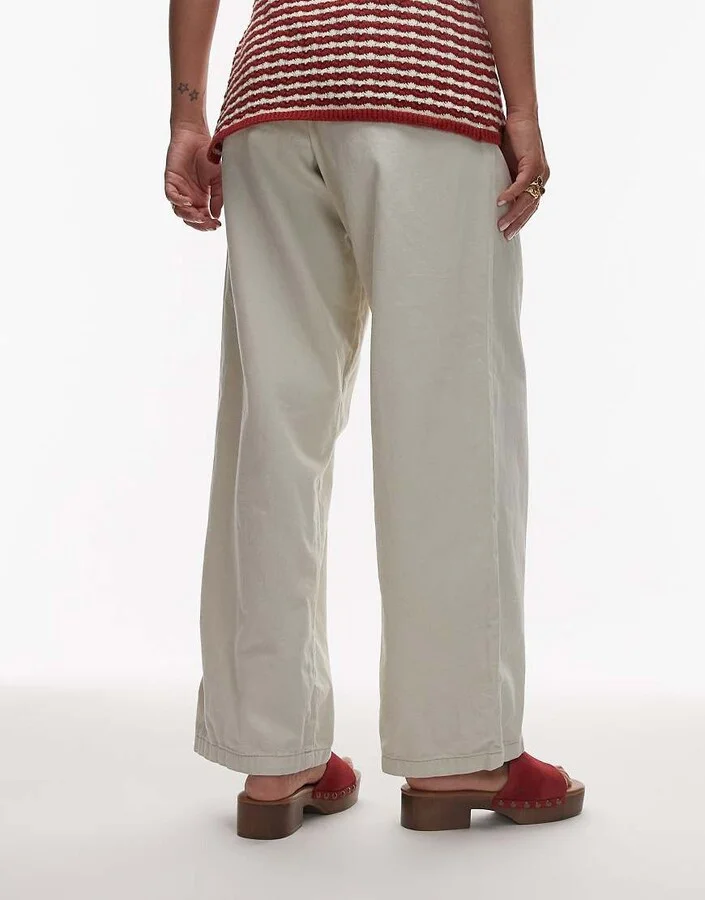 Topshop Hamilton suede clogs with studs in red - Image 2