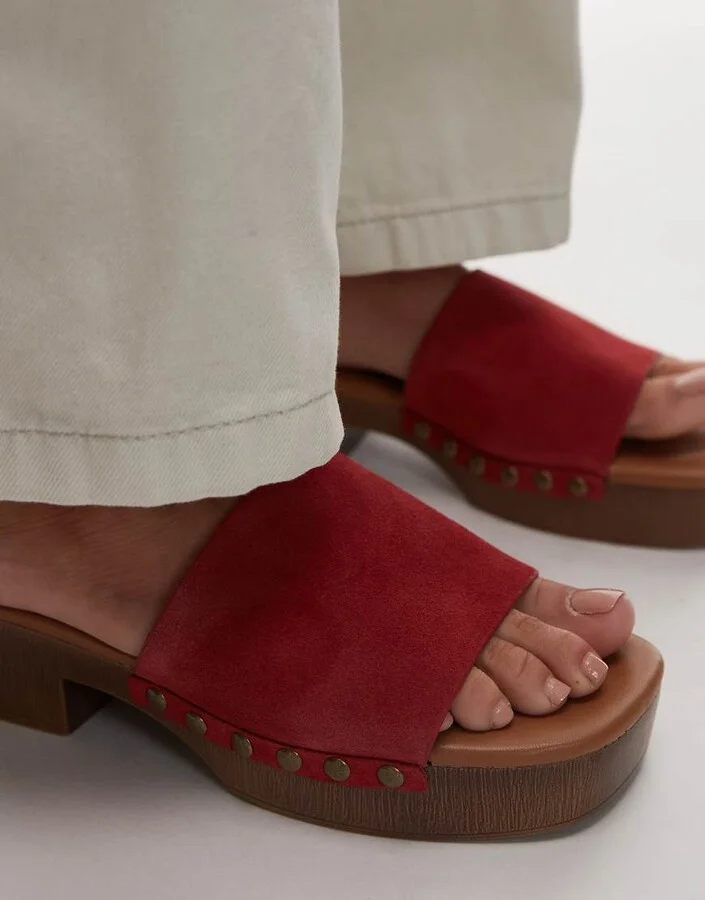 Topshop Hamilton suede clogs with studs in red - Image 3