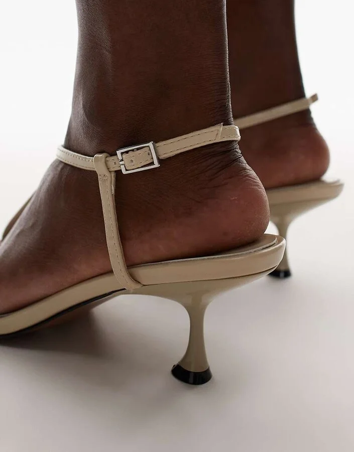 Topshop Imani toe thong mid heel in off - Image 2