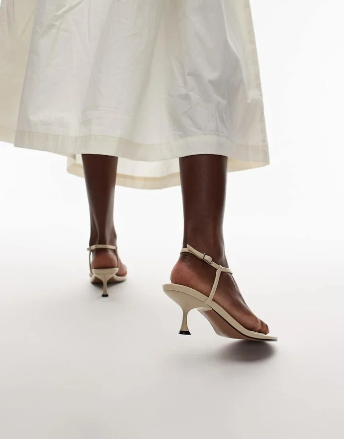 Topshop Imani toe thong mid heel in off - Image 3