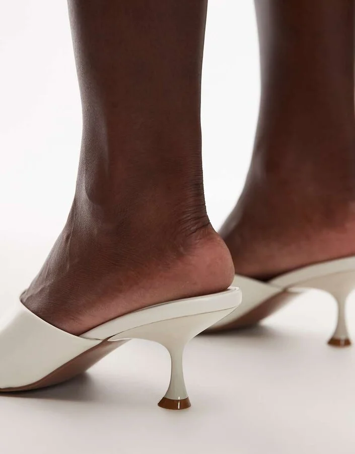 Topshop Isabella mid heel toe thong mules in white - Image 2