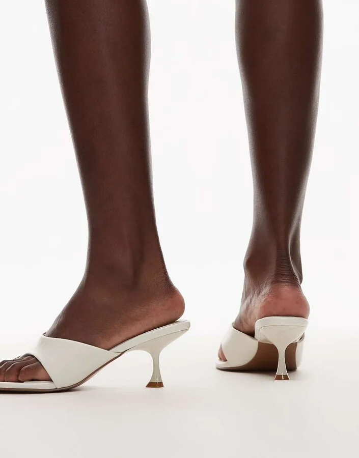 Topshop Isabella mid heel toe thong mules in white - Image 4