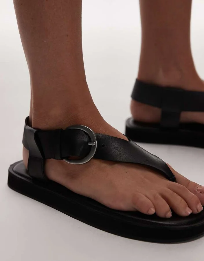 Topshop Kam real leather toe thong flat sandals in black - Image 3