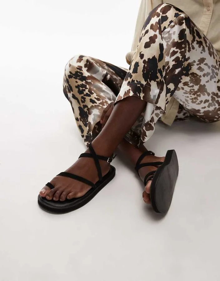 Topshop Kayce real suede strappy flat sandals in black - Image 3