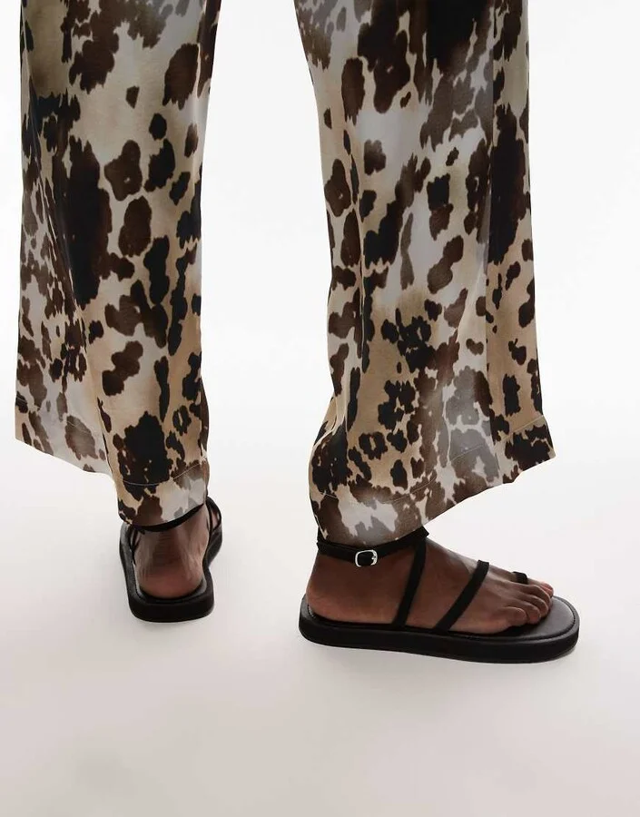 Topshop Kayce real suede strappy flat sandals in black - Image 4