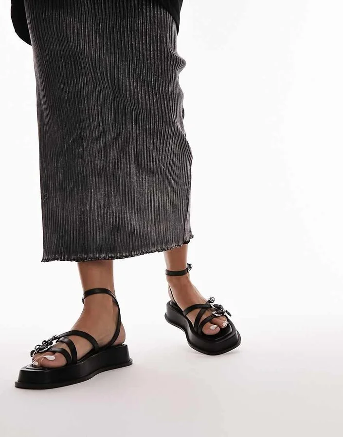 Topshop Kayla leather strappy sandals with buckle detail in black - Image 4