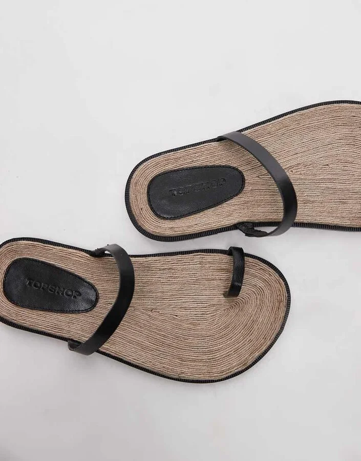Topshop Kik leather toe loop flat sandals in black - Image 2