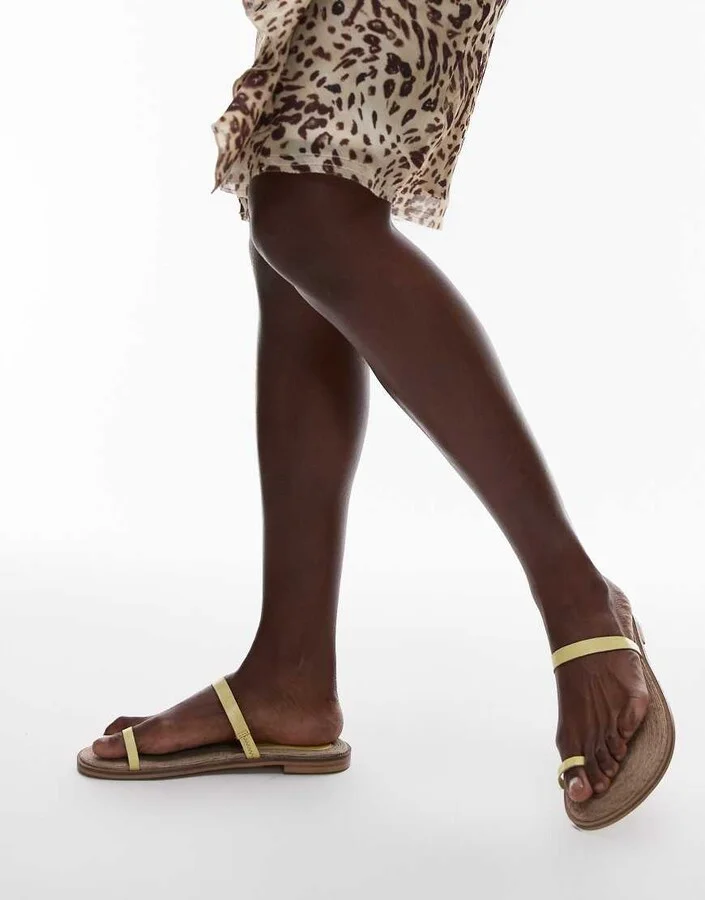 Topshop Kik real leather toe loop flat sandal in buttermilk yellow - Image 2