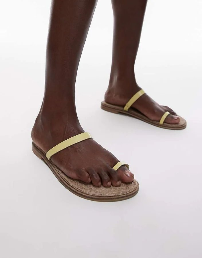Topshop Kik real leather toe loop flat sandal in buttermilk yellow - Image 3