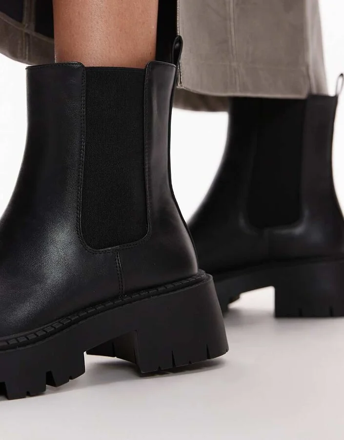 Topshop Wide Fit Lucas chunky chelsea boots in black - Image 2