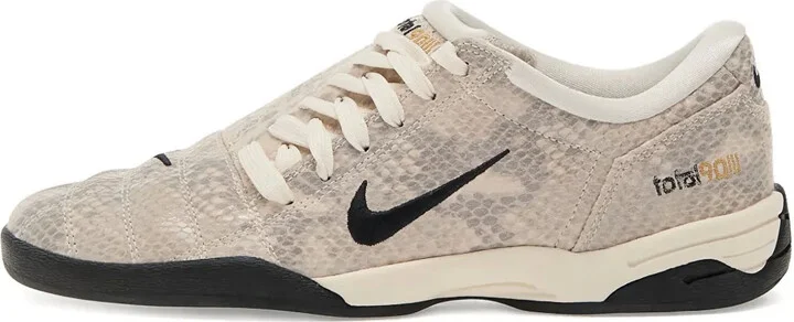Total 90 SE sneakers