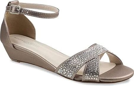 Touch Ups Iris Women's Sandals Champagne : 6.5 M, Synthetic