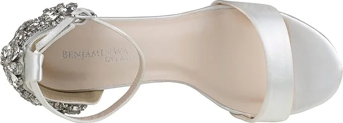 Touch Ups Olivia Women's Sandals White : 6.5 M, Synthetic - Image 2