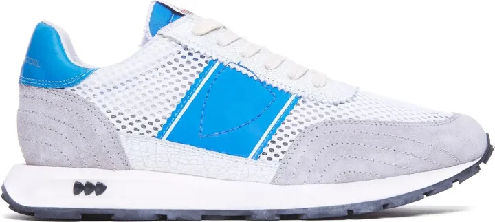 Tour sneakers