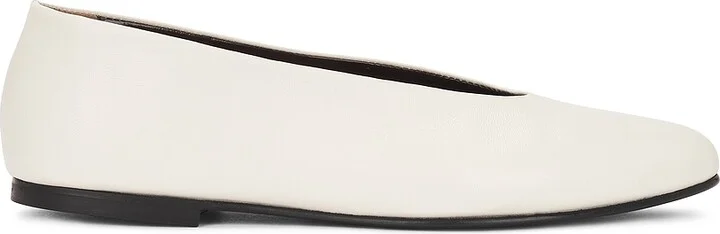 TOVE Darcy Flat in Cream