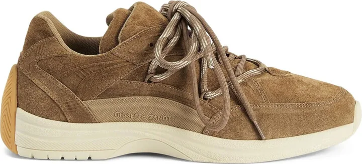 Trail sneakers