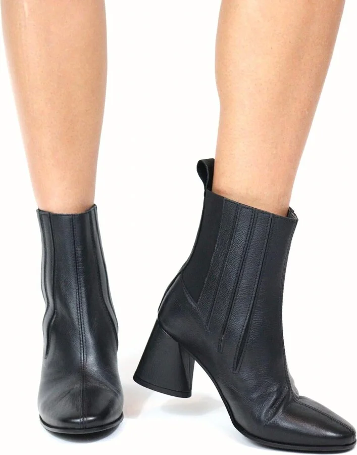 Trinity Shootie In Black