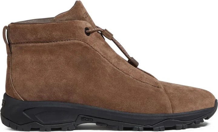 Triple Stitch Vetta suede boots