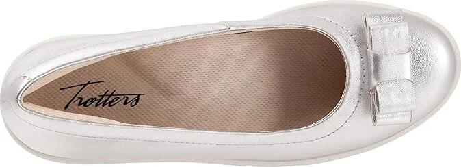 Trotters Avery Women's Shoes Silver Metallic : 7 N (AA), Leather - Image 2