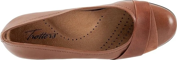 Trotters Danni Women's Shoes Saddle : 5.5 M (B) - Image 2