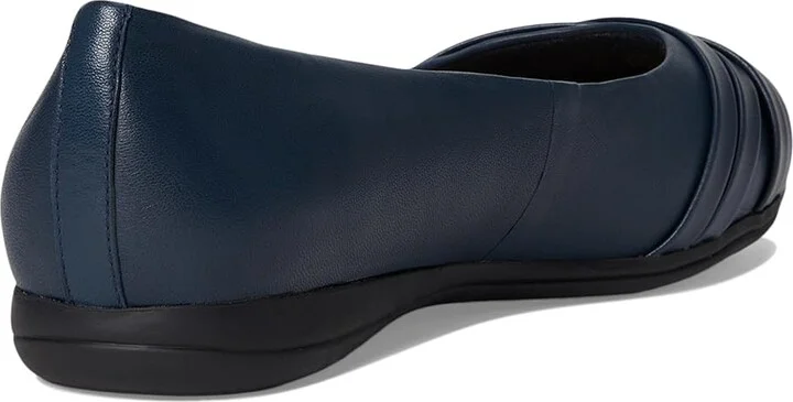 Trotters Daphne Women's Flat Shoes Navy : 9.5 W (D), Leather - Image 4