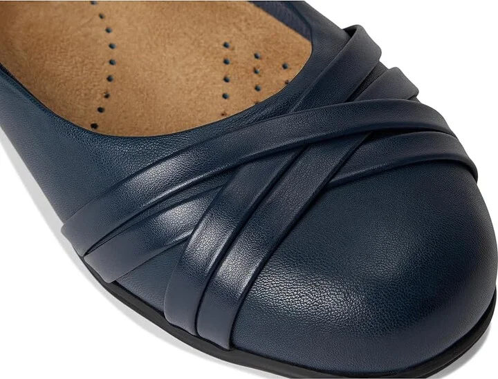Trotters Daphne Women's Flat Shoes Navy : 9.5 W (D), Leather - Image 7