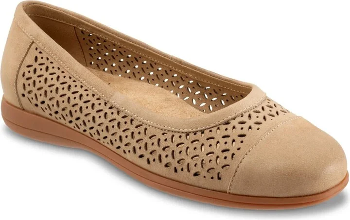 Trotters Delmara Ballet Flat
