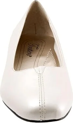 Trotters Doris Women's 1-2 inch heel Shoes White Pearl : 8.5 W (D), Leather - Image 5