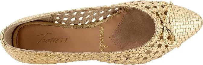 Trotters Edith Women's Flat Shoes Gold Metallic : 10.5 W (D), Leather - Image 2